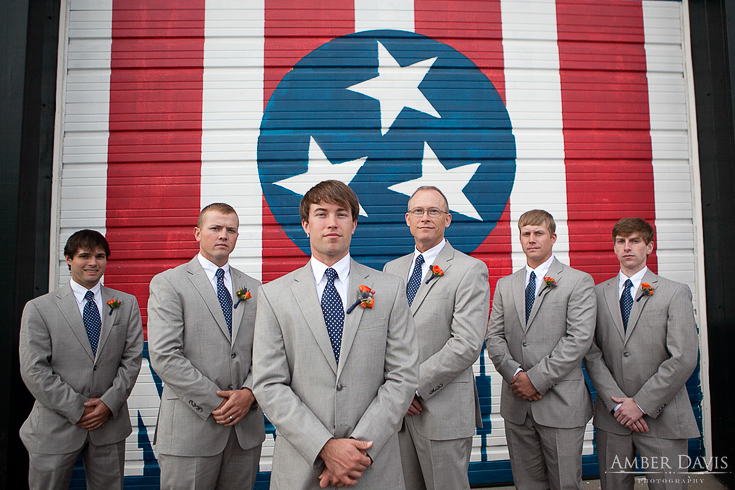 groomsmen in front of Nashville sign