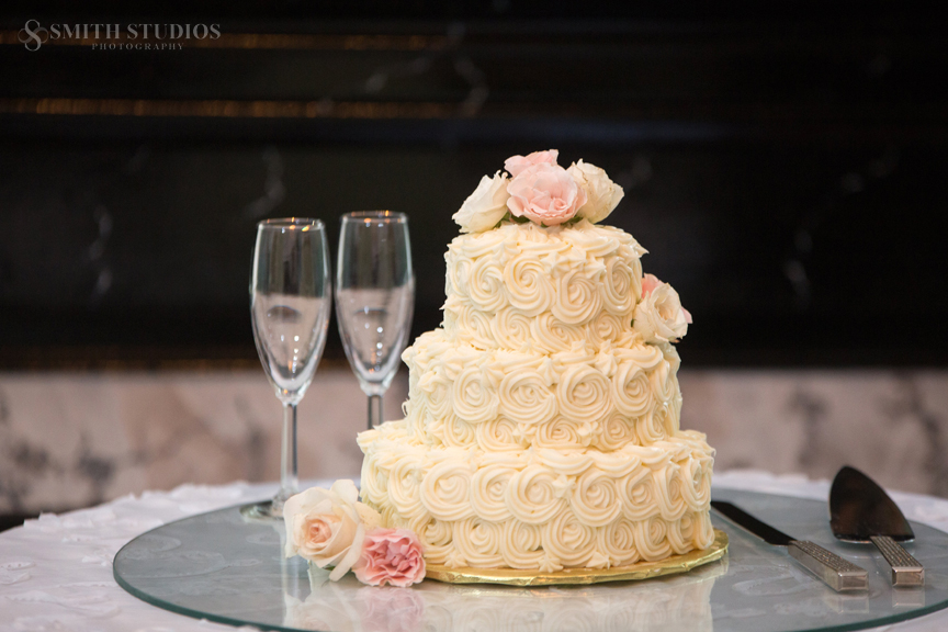 wedding-at-Riverwood-Mansion-cake