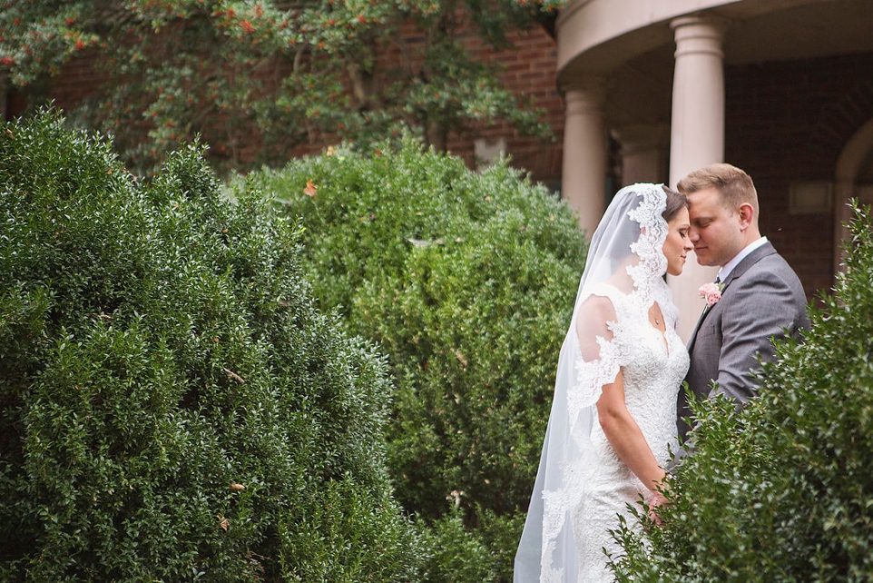Nashville-wedding-photographers Vine St Church