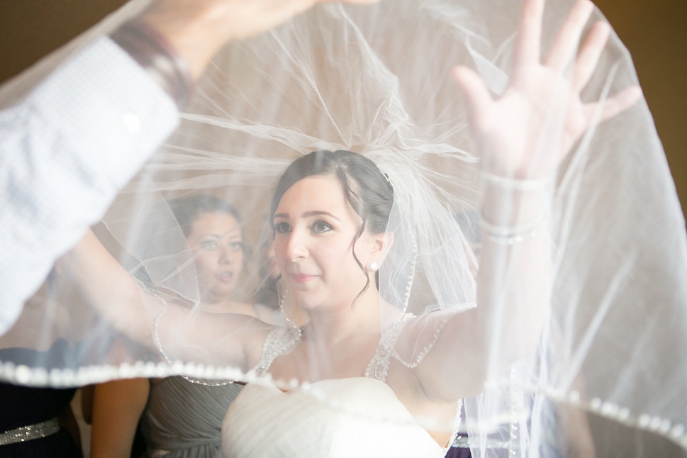 bride veil getting ready